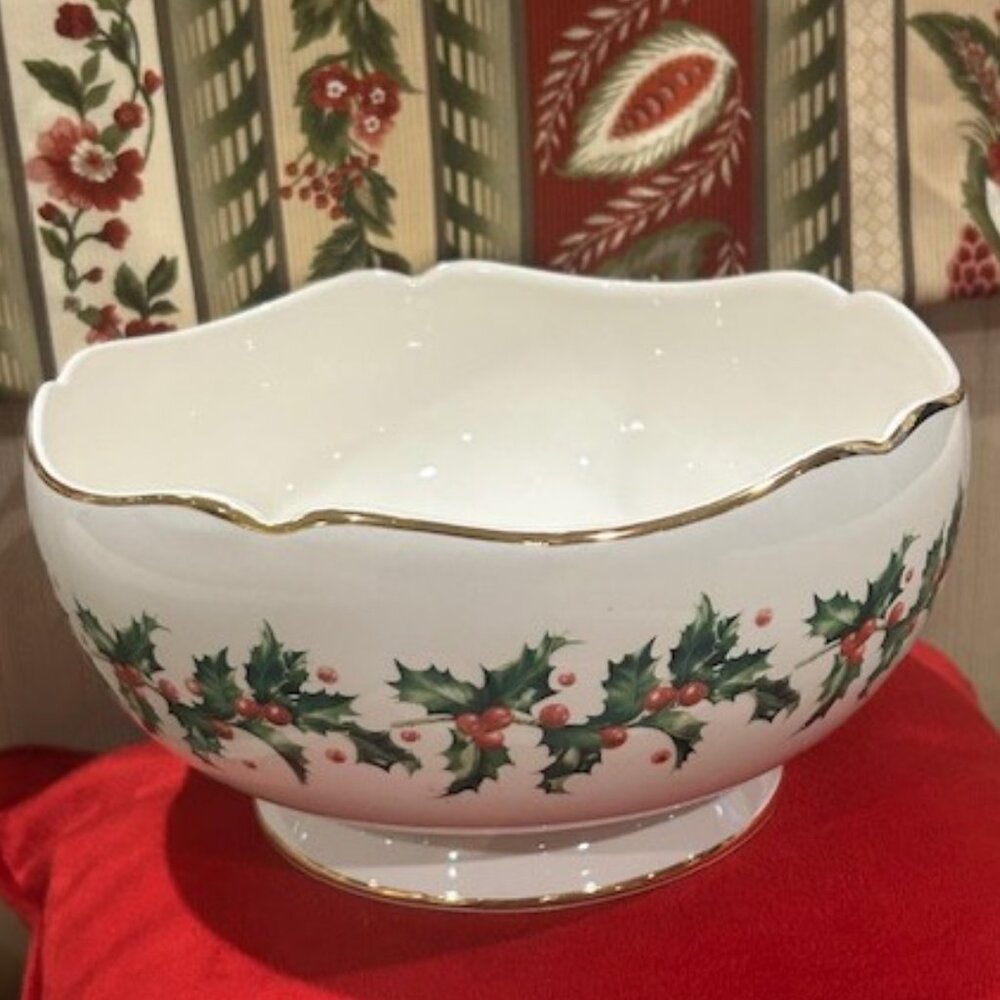 HOLIDAY🎄🎄LENOX Teleflora Christmas Holly Gold Rim BOWL